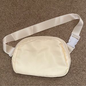 NWOT | chest bag/Fanny pack | cream color